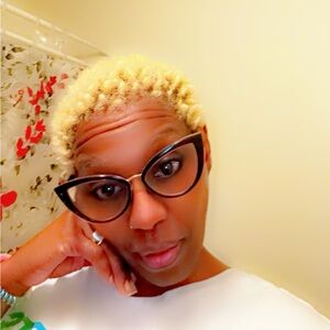 Meet your Posher, Veronica